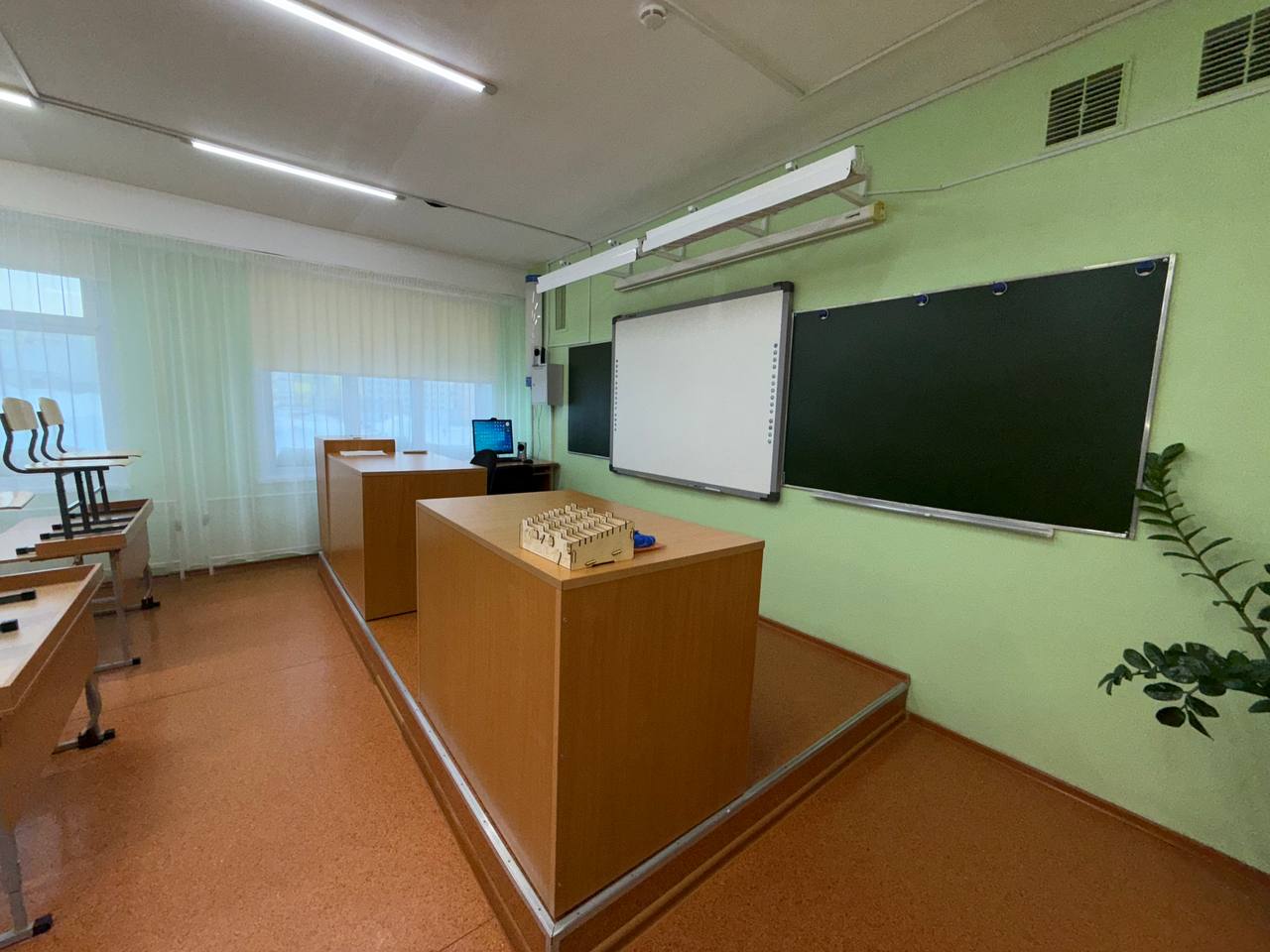 Изображения кабинета физики.